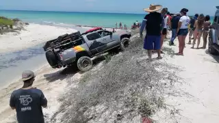 Vehículos tiene prohibido ingresar a la zona de las playas en Río Lagartos