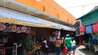 Mercado principal necesita rehabilitación, aseguran  candidatos a la alcaldía de Campeche 