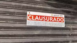 Los negocios fueron clausurados en distintos municipios de Quintana Roo Foto: Abraham Cohuó