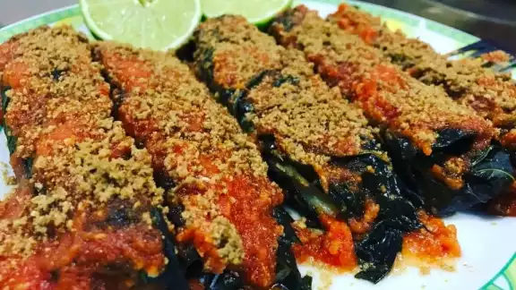 La más antigua referencia a esta delicia culinaria está en el “Chilam Balam de Chumayel”. La más antigua referencia a esta delicia culinaria está en el “Chilam Balam de Chumayel”.