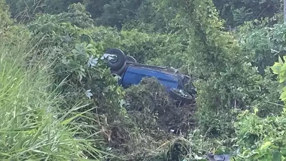 El vehículo fue visto por automovilistas en la carretera Chetumal-Bacalar, quienes dieron aviso al 911 El vehículo fue visto por automovilistas en la carretera Chetumal-Bacalar, quienes dieron aviso al 911