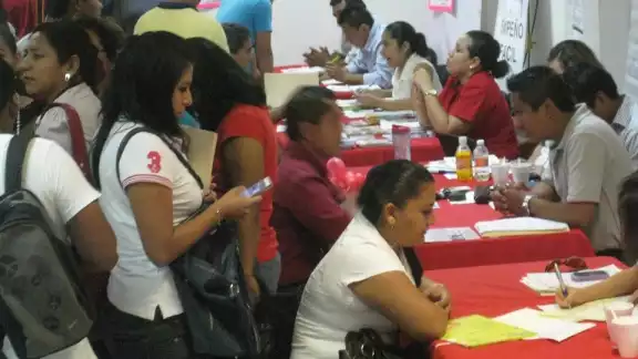 Muchos buscan una oportunidad para poder generar experencia y conseguir un puesto de trabajo en alguna empresa Muchos buscan una oportunidad para poder generar experencia y conseguir un puesto de trabajo en alguna empresa