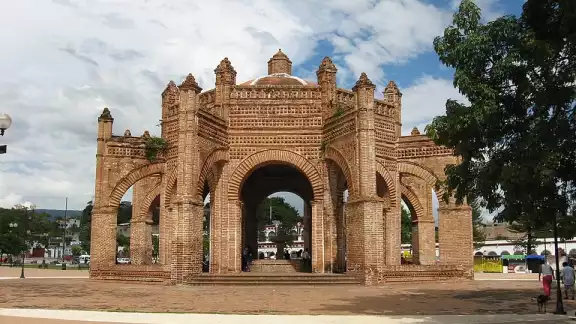 La Pila o La Corona, emblema de la ciudad La Pila o La Corona, emblema de la ciudad