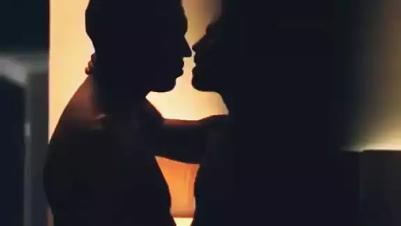Marcus Ornellas interpreta a un hombre bisexual que tiene encuentros con hombres y mujeres. Foto: Captura de Pantalla Marcus Ornellas interpreta a un hombre bisexual que tiene encuentros con hombres y mujeres. Foto: Captura de Pantalla