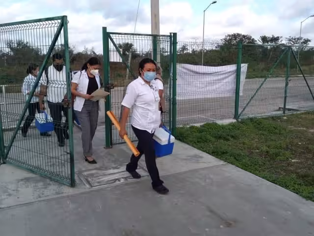 Hasta el momento las autoridades federales no han informado del número de dosis que arribará vía aérea