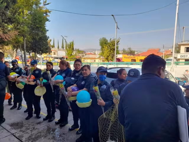 En redes sociales reaccionaron por los regalos que les dieron a las madres policías