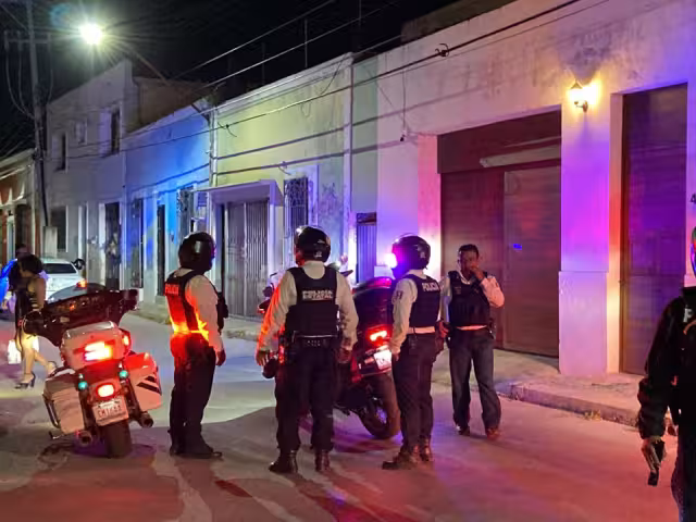 El hombre arrastró la unidad varios metros antes de encenderla y escapar