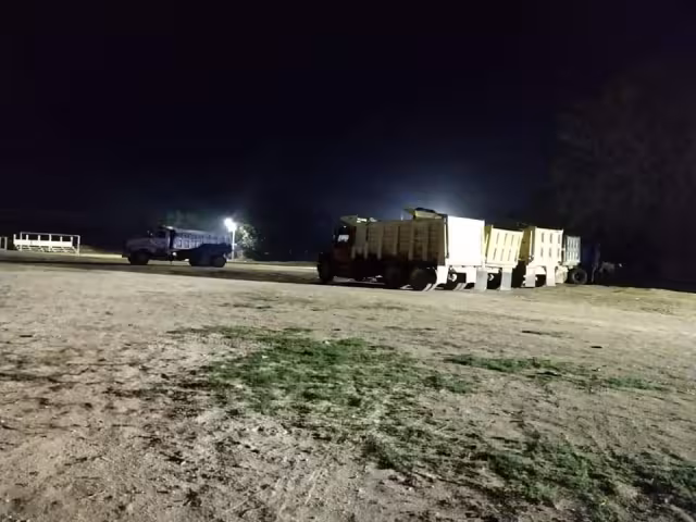 Otra de las afectaciones se presentan en el campo deportivo de béisbol, donde se estacionan los volquetes durante las noches