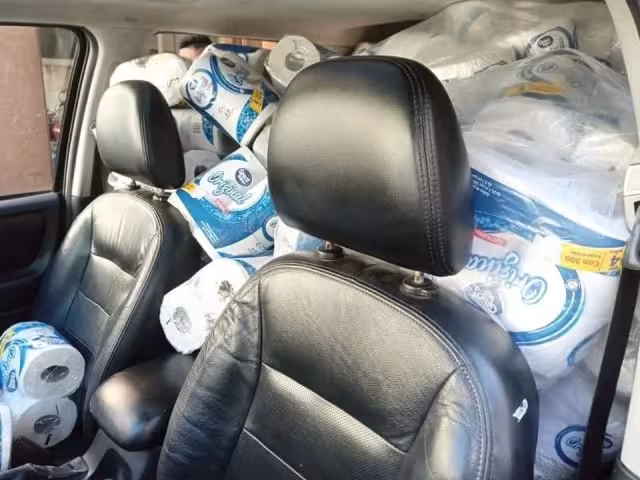 La camioneta se encontraba llena de papel higiénico