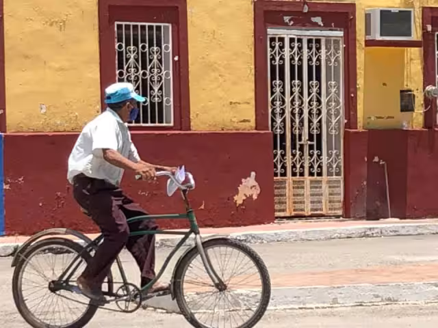 Desde su arribo a la comunidad en la década de los sesentas, la bici se colocó como el método ideal para trasladarse a los centros laborales y parcelas
