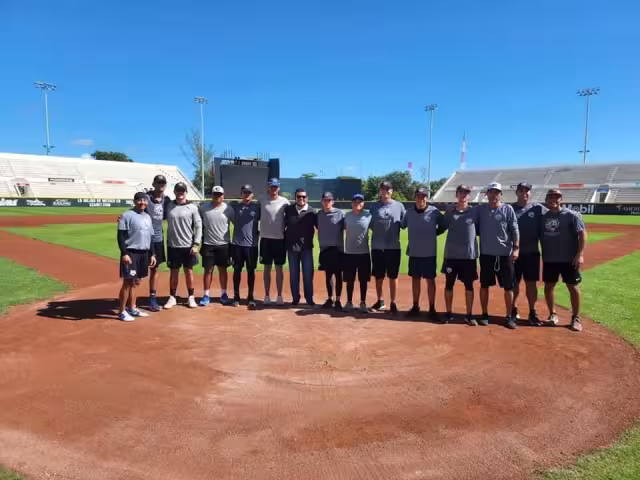 Fernando Valenzuela es presidente ejecutivo de los Tigres de Quintana Roo