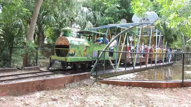 El trenecito del Centenario es el atractivo más buscado por propios y extraños