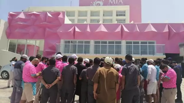 Trabajadores protestan contra el hotel Mía