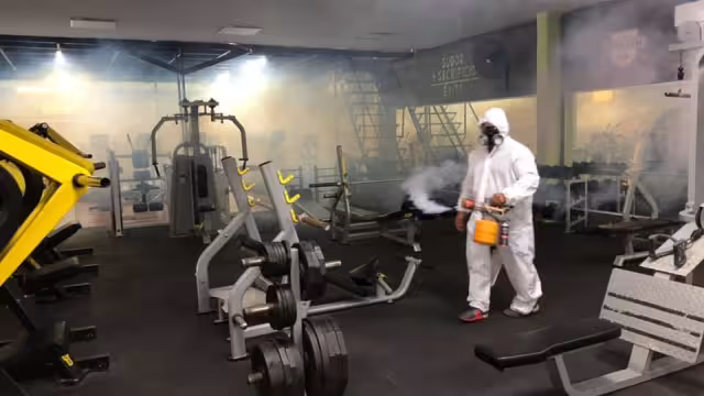 Sanitizaron sus instalaciones para recibir clientes este lunes