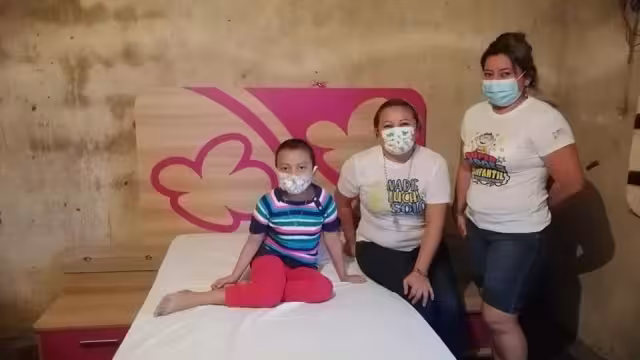 Jazmín es de una familia de bajos recursos, que en sus deseos de Navidad pidió una cama