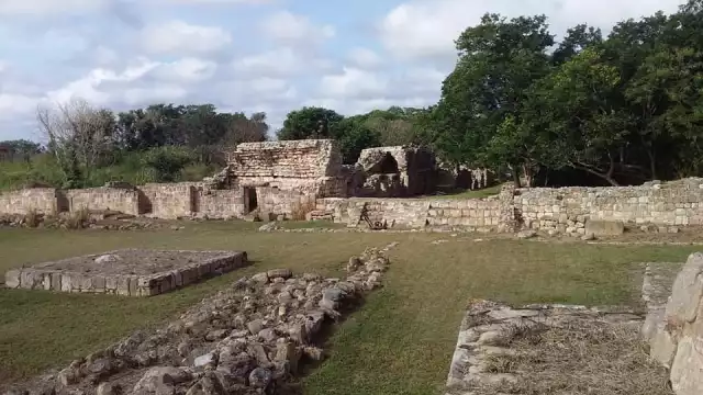 Centro ceremonial Oxkintok cuenta con plataformas, altares, palacios, pirámides, unidades habitacionales, canchas de juego de pelota y temascales