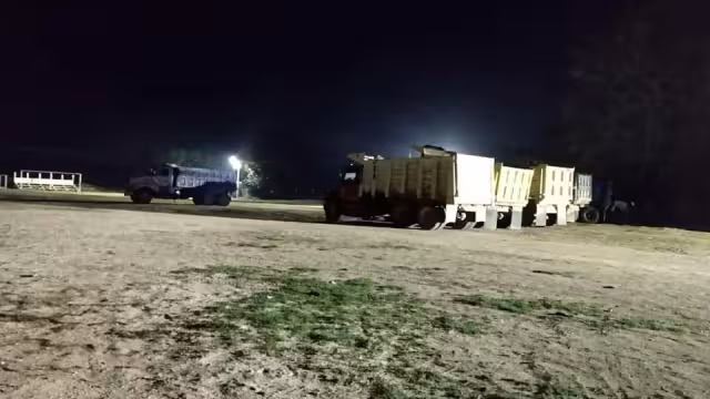 Otra de las afectaciones se presentan en el campo deportivo de béisbol, donde se estacionan los volquetes durante las noches