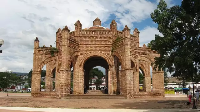 La Pila o La Corona, emblema de la ciudad