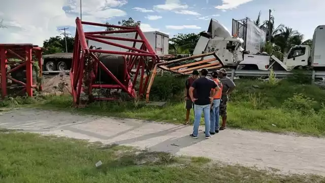 Tras el aparatoso accidente no hubo lesionados ni detenidos. Foto: Ricardo Jiménez