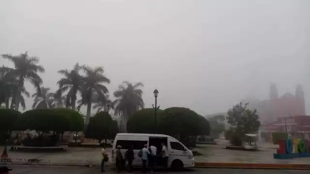 Los ciudadanos hacían filas para las combis para ir al trabajo en Mérida y comunidades cercanas