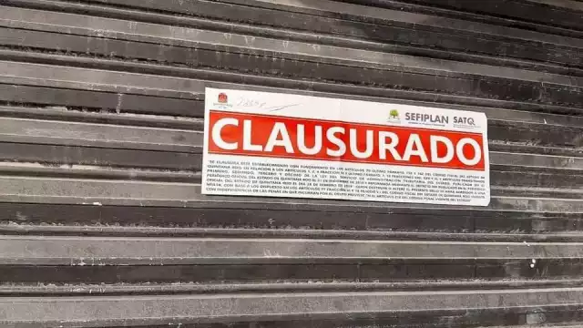 Los negocios fueron clausurados en distintos municipios de Quintana Roo Foto: Abraham Cohuó