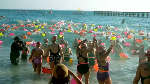 Con el mar turquesa del Caribe Mexicano como fondo y mucho espíritu deportivo, la competencia celebra 20 ediciones uniendo a deportistas de todo el mundo