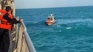 Pescadores quedan varados en altamar en Progreso tras una falla en el motor