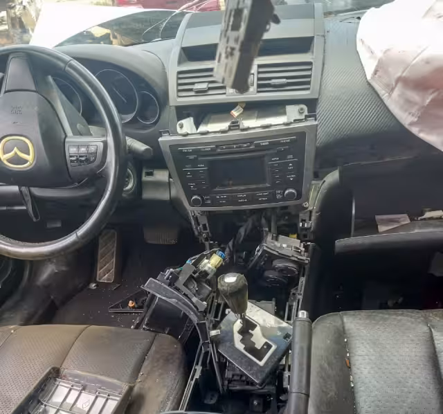 El propietario de un automóvil que está en el corralón dijo que su unidad está siendo desmantelada