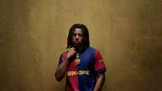 Barcelona lanza jersey con logo de Travis Scott  