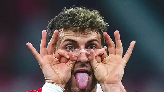 Santi celebra por partida doble