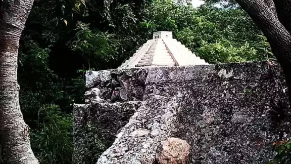 La pirámide fue construida por don Vicente Martín La pirámide fue construida por don Vicente Martín