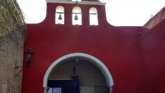 Hasta el momento no se ha comprobado arqueológicamente que existan dichos pasadizos Hasta el momento no se ha comprobado arqueológicamente que existan dichos pasadizos