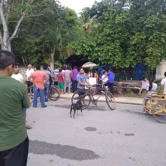 Los cuatro cazadores se encuentran con sus familias, quienes reportaron que están en buen estado de salud