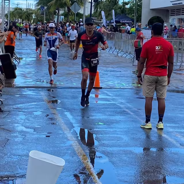 Algunos deportistas yucatecos se van a otras ciudades del país para participar en el triatlón extremo