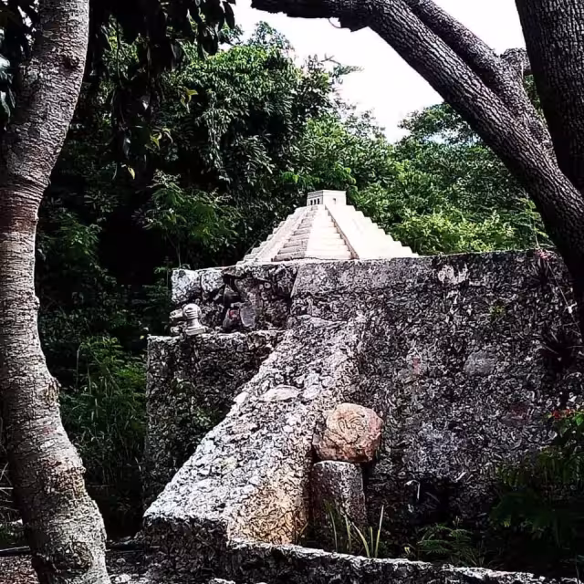 La pirámide fue construida por don Vicente Martín