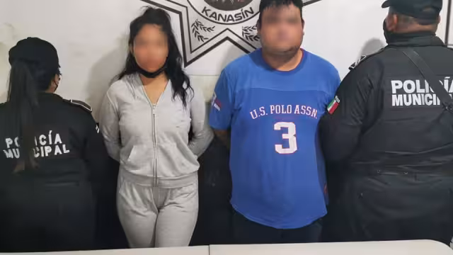 Una pareja fue detenida con folletos de los préstamos que hacían