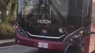 Camión del sistema de transporte Ko’ox en Campeche atropella a motociclista en Chiná