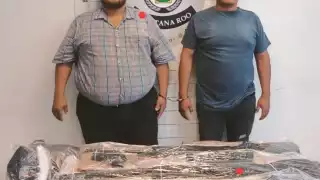 A Miguel “N” y Carlos “N” les hallaron ropa y gafetes con la leyenda “Hacienda” y tres armas largas y una corta de diábolos