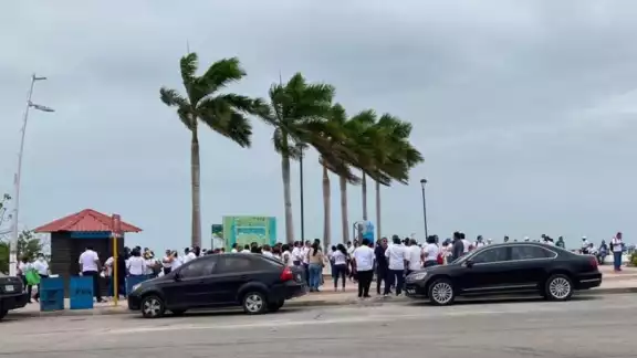 Los manifestantes iniciaron su marcha hacia Palacio de Gobierno de Quintana Roo en la Bahía de Chetumal