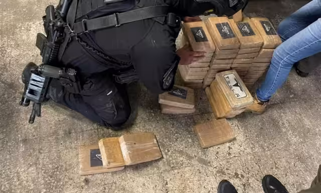 El cargamento de droga traía etiquetas con los logotipos de Tesla y Prada, además de otras marcas famosas