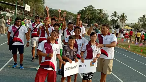 La paranadadora con síndrome de down de Cancún, Daniela Michelle De Loera Reyes brilló durante la justa nacional al lograr tres medallas de oro