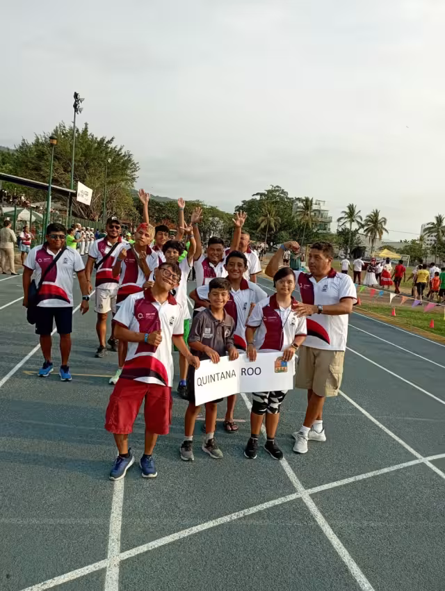 La paranadadora con síndrome de down de Cancún, Daniela Michelle De Loera Reyes brilló durante la justa nacional al lograr tres medallas de oro