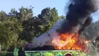 Autobús se incendia en carretera Tulum-Playa del Carmen