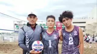Orgullo campechano: Dylan y Andrew brillan en Manzanillo en competencia de voleibol playero
