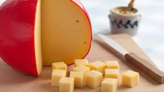 El clásico queso de bola no tiene su origen en la península yucateca El clásico queso de bola no tiene su origen en la península yucateca