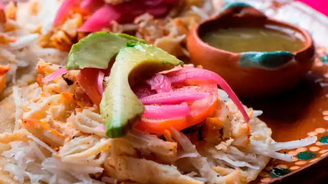 A la gente le gusta comer este tipo de platillos y por la gran demanda les alcanza para sostenerse junto con sus hijos