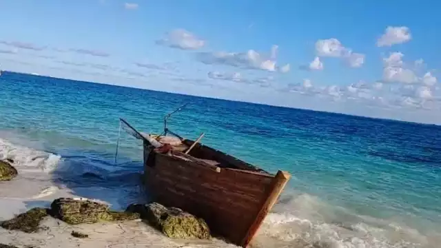 La embarcación apareció en Playa Tortugas de Cancún, donde se busca a sus tripulantes, pues pueden ser extranjeros indocumentados