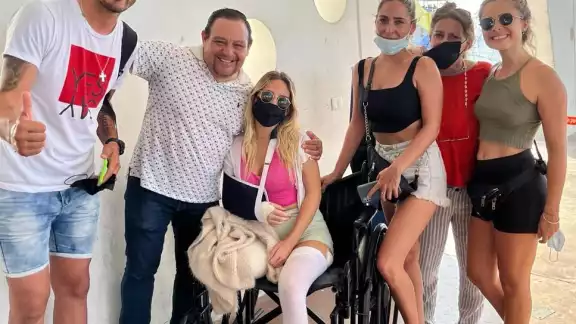 Los dos turistas sufrieron un accidente cuando circulaban sobre la calle ocho y el cruzamiento con la avenida 20 de la colonia centro Los dos turistas sufrieron un accidente cuando circulaban sobre la calle ocho y el cruzamiento con la avenida 20 de la colonia centro