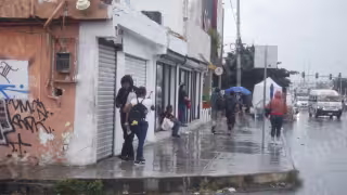 Onda Tropical 10 llega a Quintana Roo con lluvias fuertes; calor seguirá hasta los 40 grados