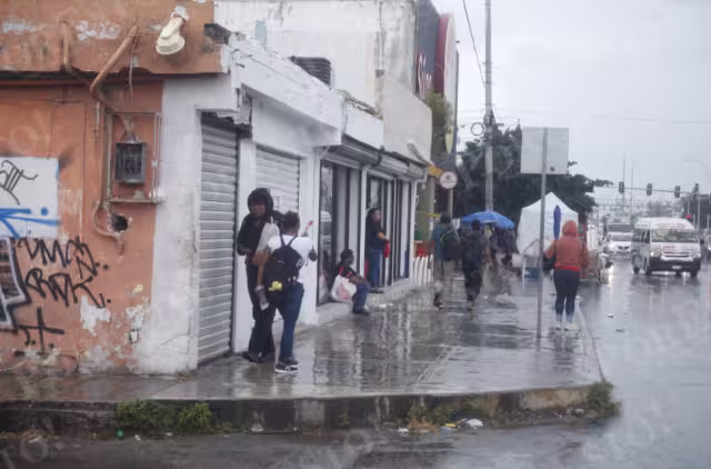 La Comisión Nacional del Agua informó que la Onda Tropical 10 ingresará a territorio nacional por el sur de la Península